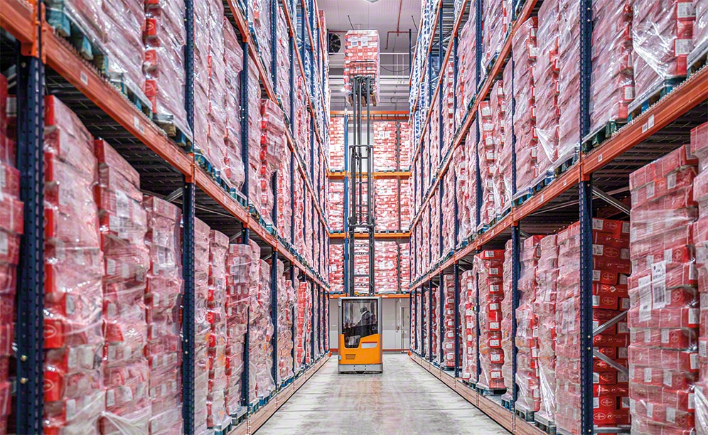 Estanterías sobre bases móviles Movirack para Olot Meats Group