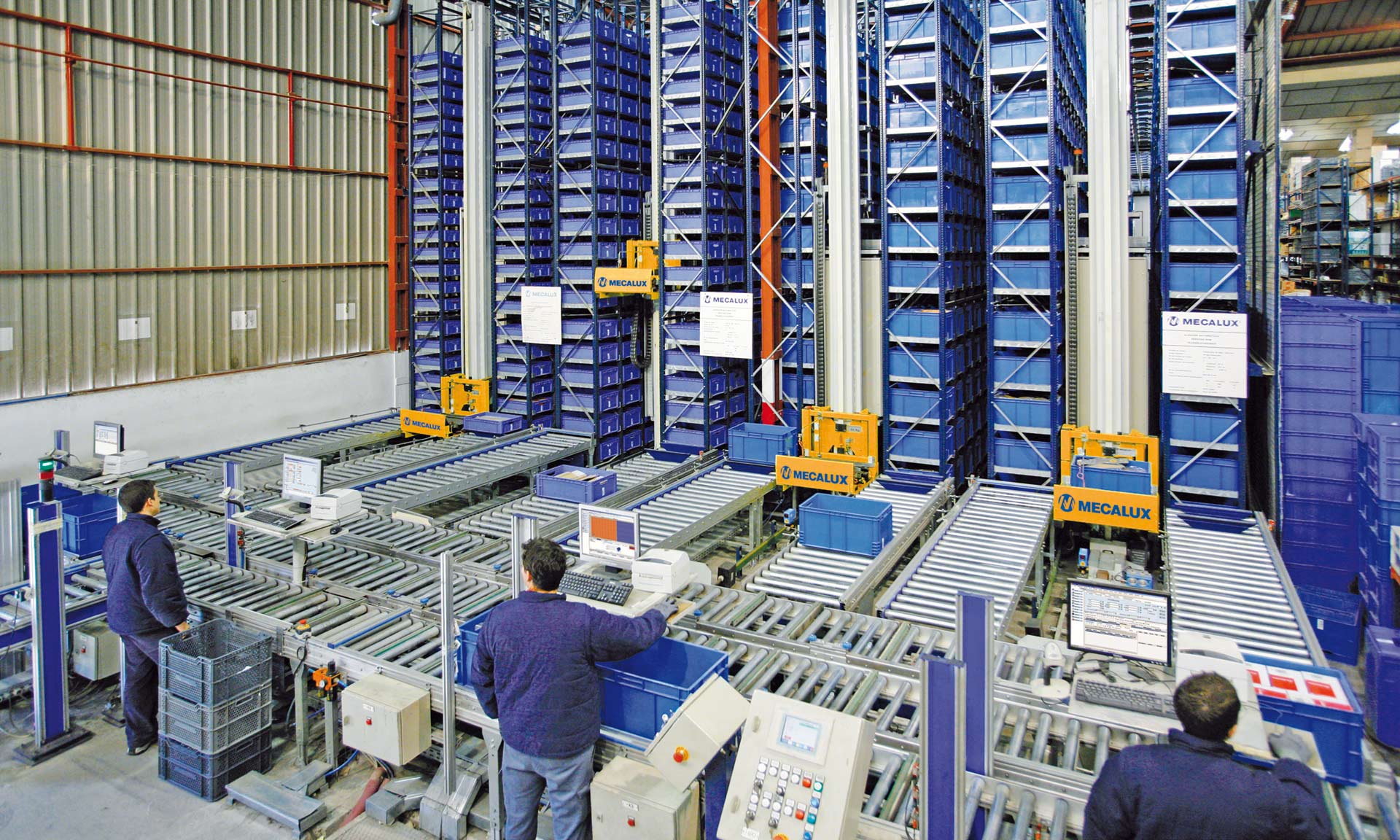 Los métodos de preparación de pedidos goods-to-person combinan sistemas automatizados y estaciones de trabajo ergonómicas
