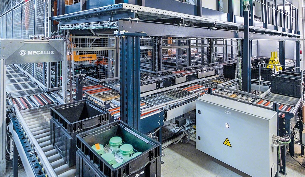 Almacén de materias primas de Schaeffler con transelevadores para cajas