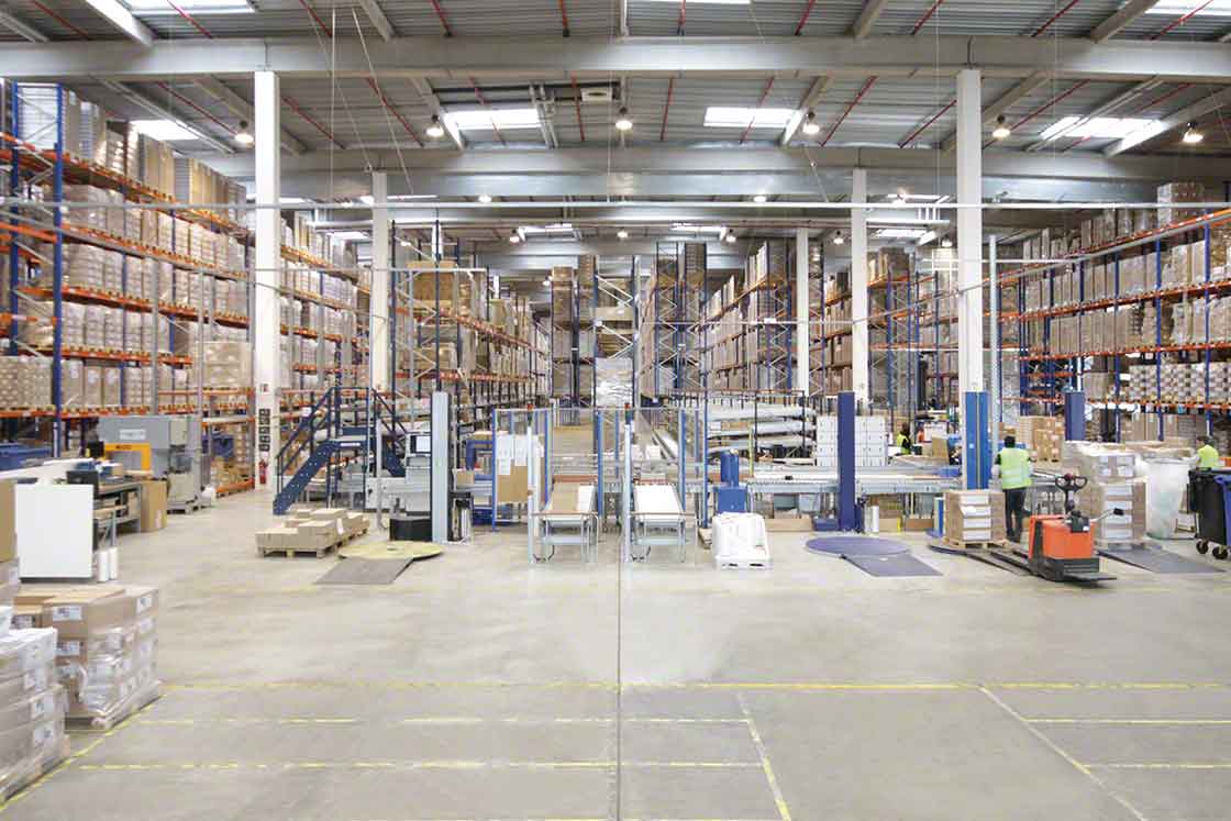 Ejemplo de almacén semiautomático: Arvato France Ejemplo de almacén semiautomático: Arvato France