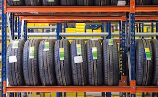 Para almacenar neumáticos es necesario ajustar las características de las estanterías