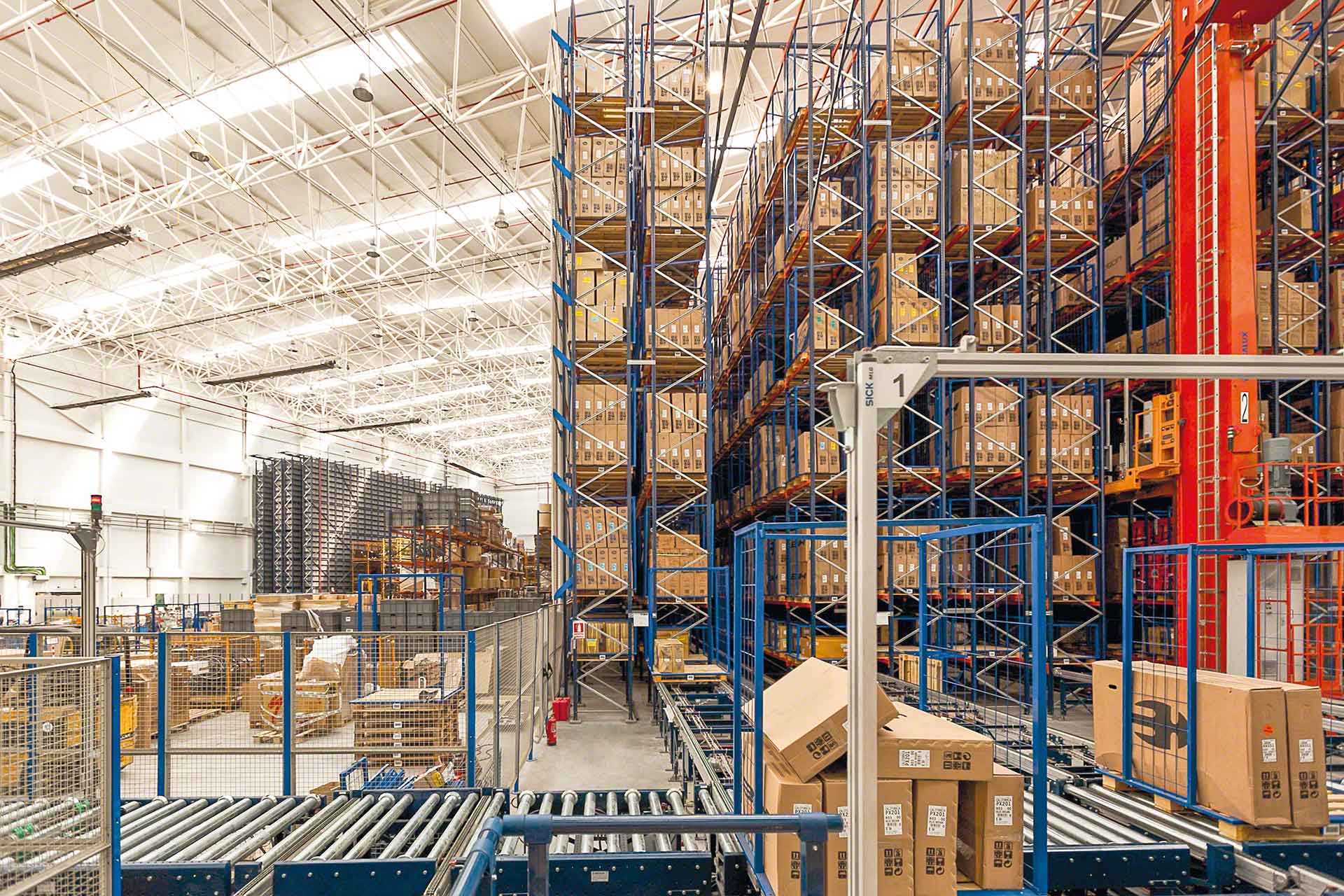 Los almacenes automáticos son un ejemplo de transformación digital en logística Los almacenes automáticos son un ejemplo de transformación digital en logística
