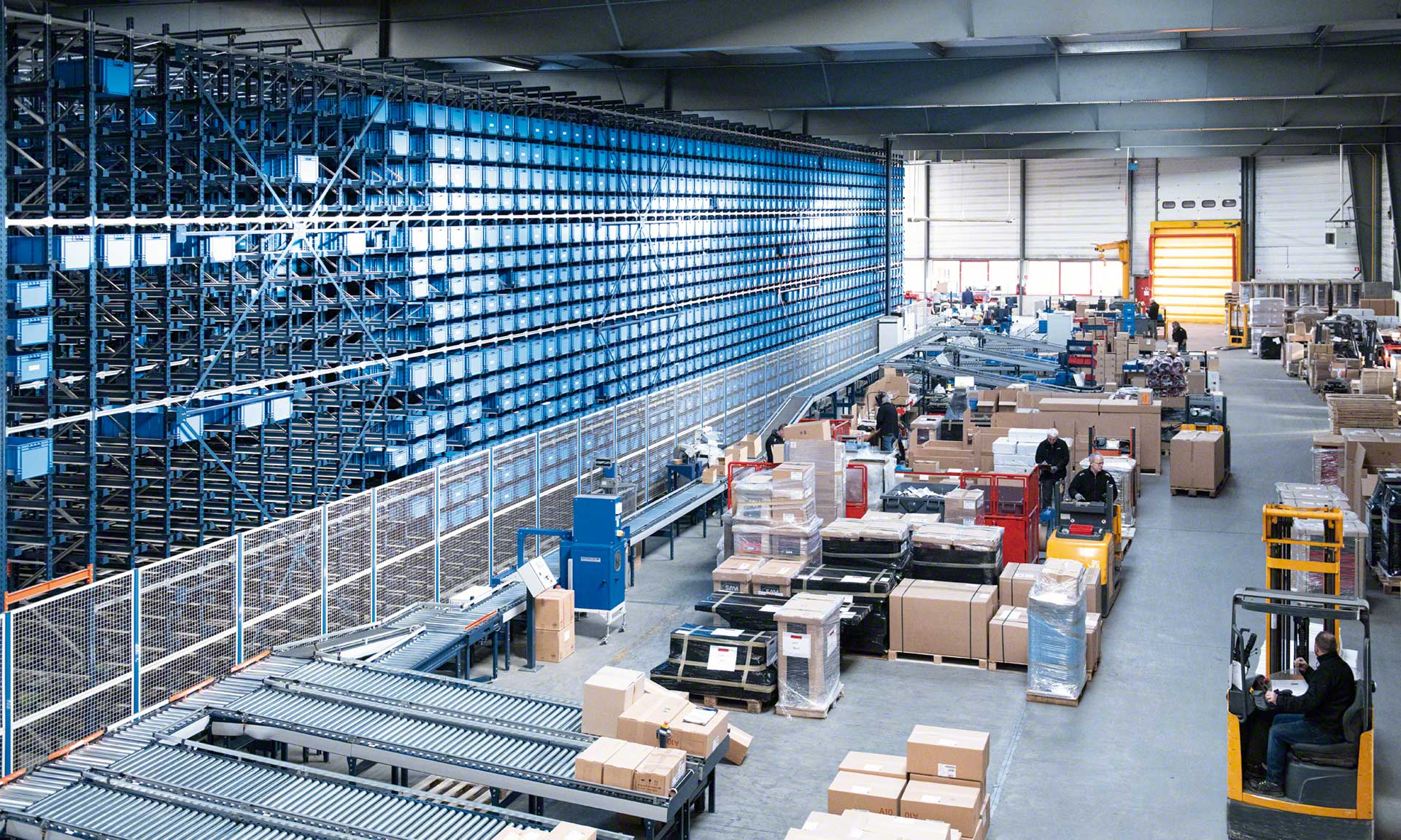 Los almacenes urbanos son instalaciones logísticas ubicadas dentro de la ciudad cuyo objetivo es agilizar la entrega de pedidos al cliente final Los almacenes urbanos son instalaciones logísticas ubicadas dentro de la ciudad cuyo objetivo es agilizar la entrega de pedidos al cliente final
