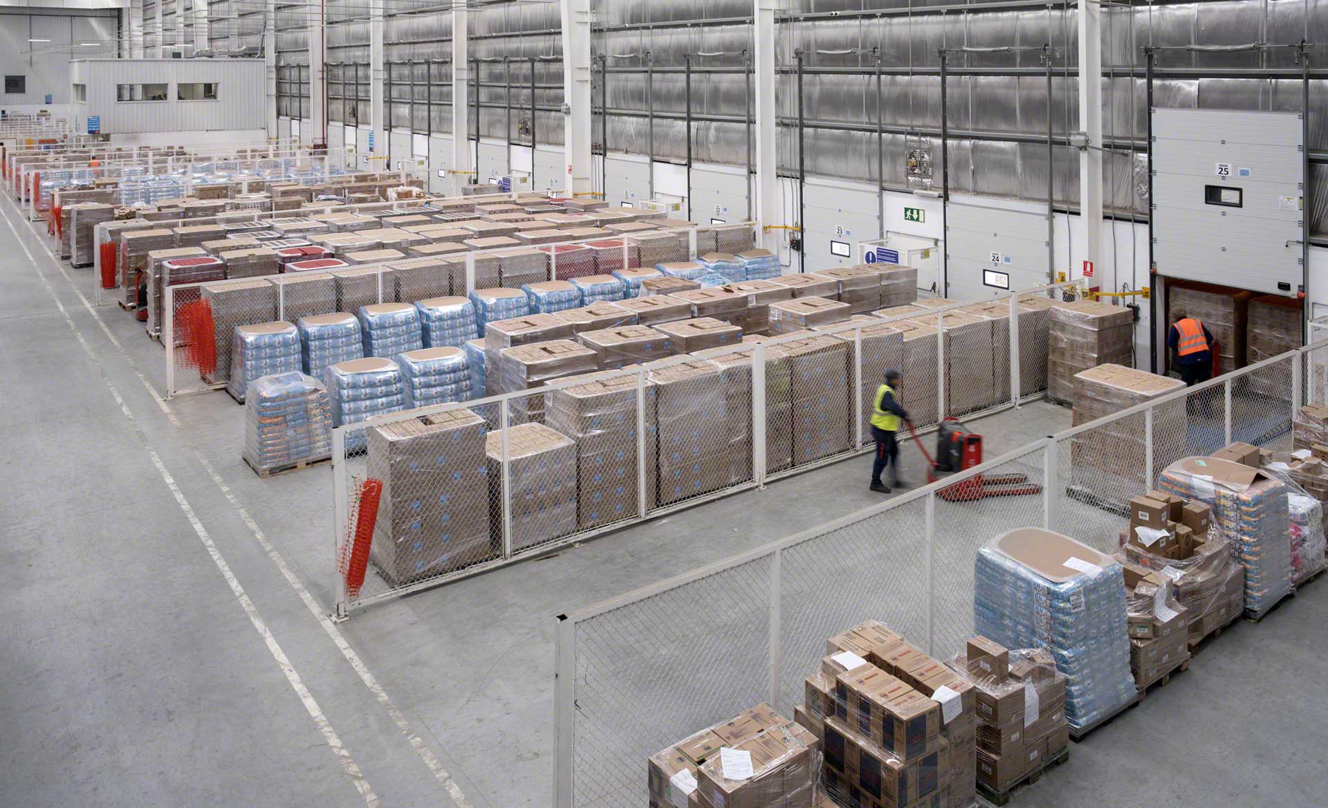 Búfer de almacén, donde se depositan productos de forma temporal Búfer de almacén, donde se depositan productos de forma temporal