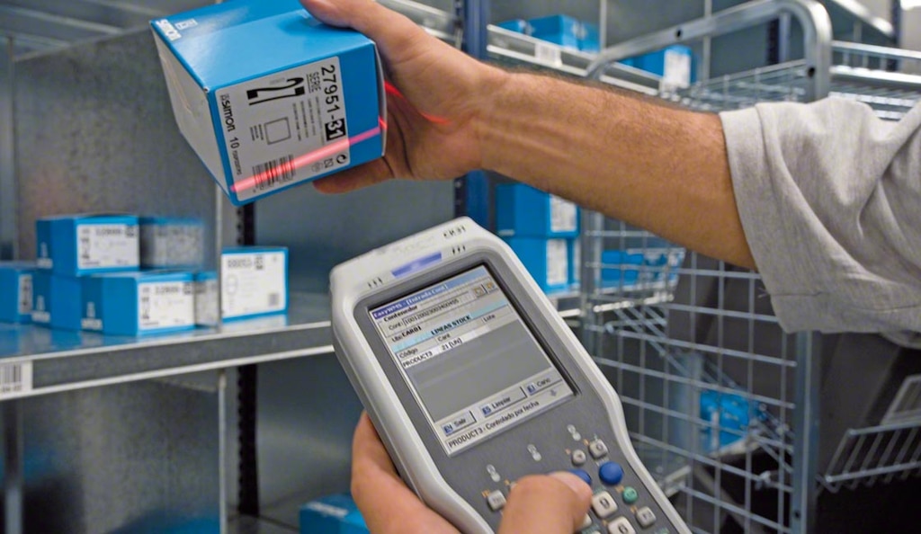 El terminal de radiofrecuencia, conectado al software, juega un papel protagonista en el cluster picking