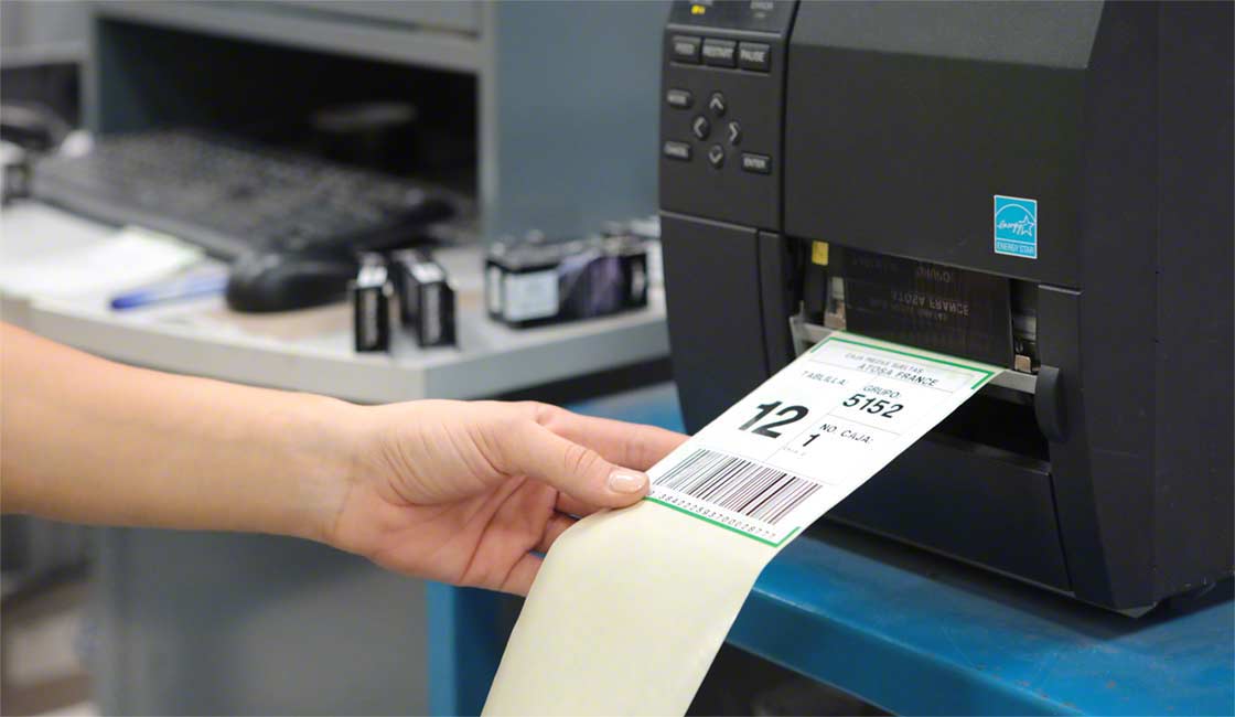 Un SGA como Easy WMS de Mecalux genera y asigna automáticamente un código SSCC a cada unidad de carga