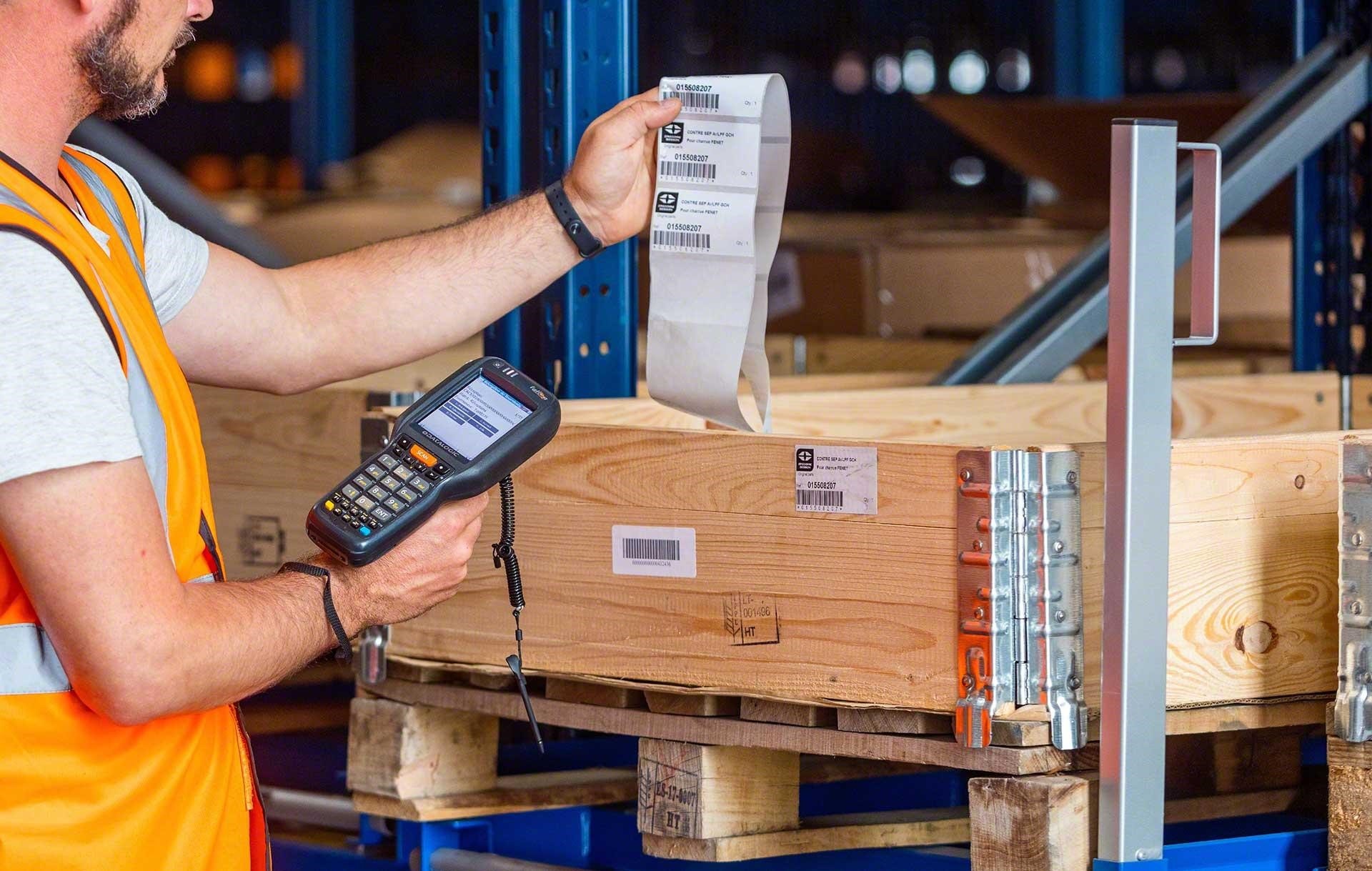 El código SKU sirve para identificar los productos en el almacén El código SKU sirve para identificar los productos en el almacén