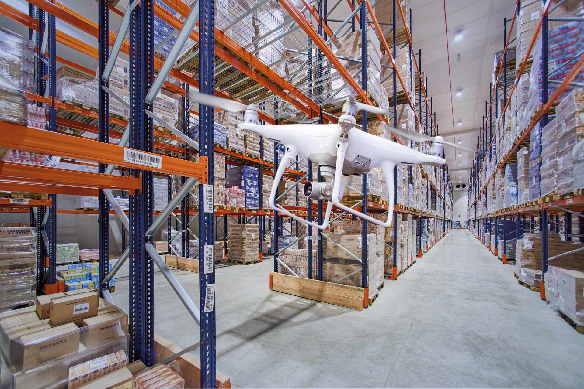 Gestionar el inventario mediante el uso de drones ayuda a obtener un control del stock eficiente Gestionar el inventario mediante el uso de drones ayuda a obtener un control del stock eficiente