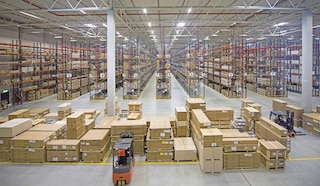 La logística de aprovisionamiento hace referencia a la adquisición y almacenamiento de mercancía