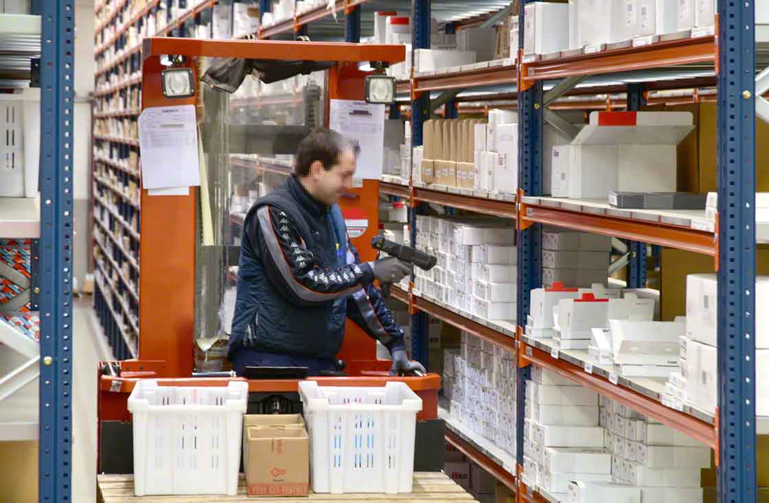 Disponer de un SGA y de dispositivos de ayuda de picking permite agilizar la preparación de los pedidos