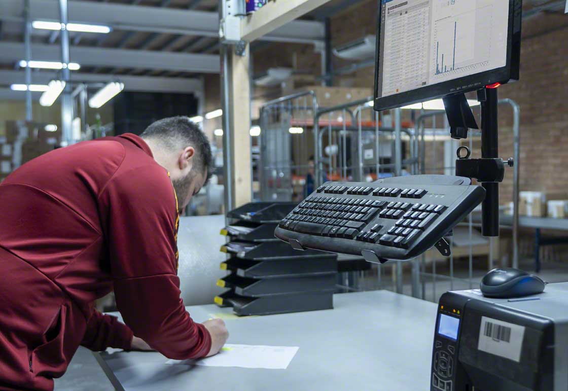 La aplicación de técnicas de mejora continua asegura la reducción de costes logísticos y el aumento de la productividad en el almacén La aplicación de técnicas de mejora continua asegura la reducción de costes logísticos y el aumento de la productividad en el almacén