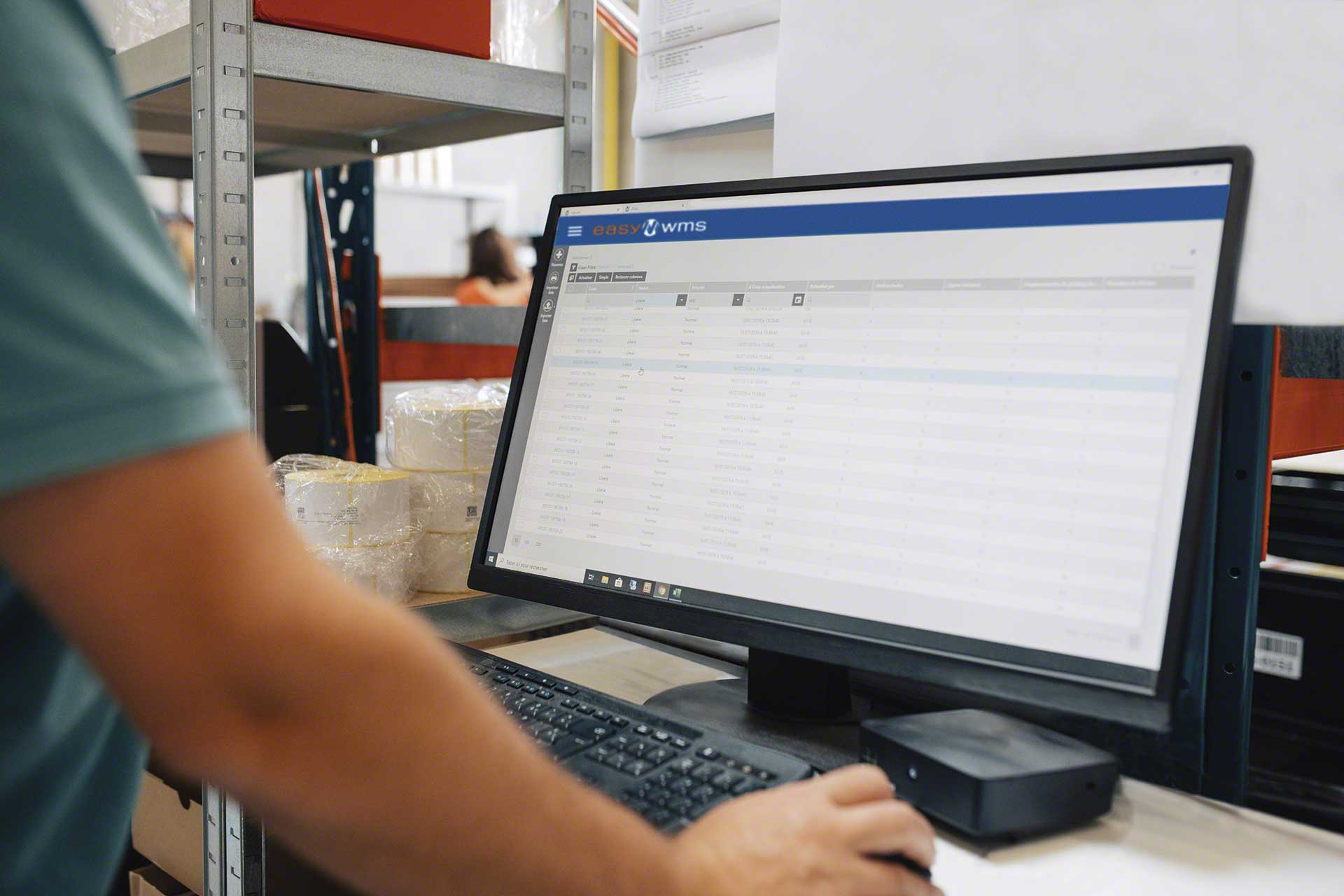La monitorización de KPI en logística permite mejorar los procesos que tienen lugar en los almacenes La monitorización de KPI en logística permite mejorar los procesos que tienen lugar en los almacenes