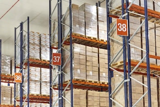 La paletización es clave para la seguridad de la carga en el almacén