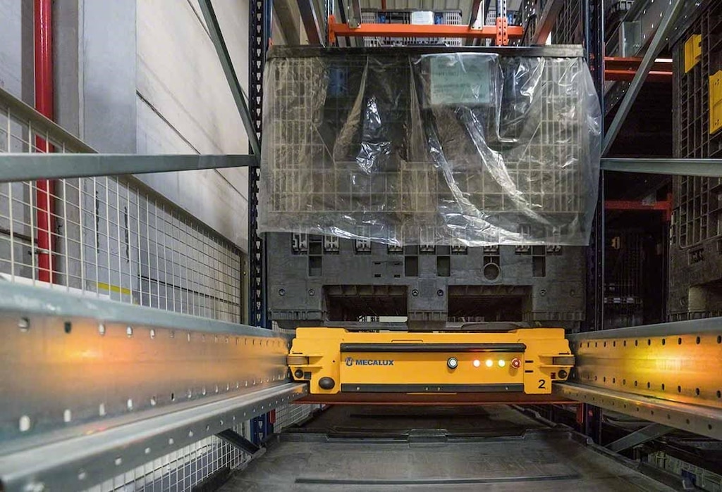 Gracias a la precisión de los sistemas automáticos, se evitan riesgos por golpes y atropellos Gracias a la precisión de los sistemas automáticos, se evitan riesgos por golpes y atropellos