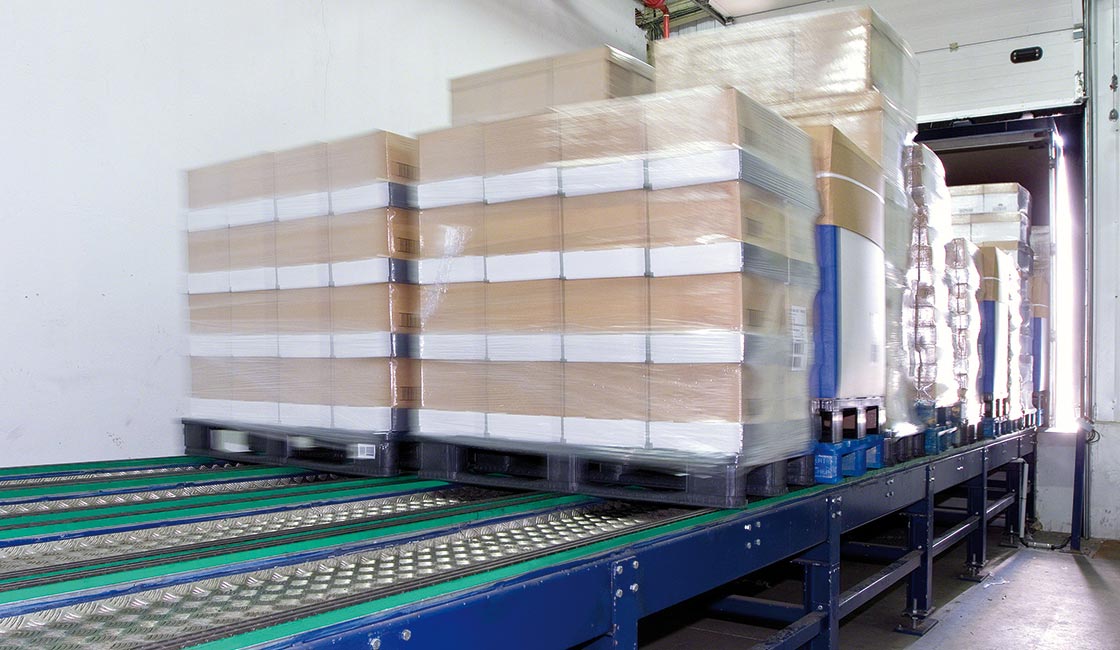 Grupo Siro emplea un sistema automático de carga y descarga de camiones en su almacén automático en España