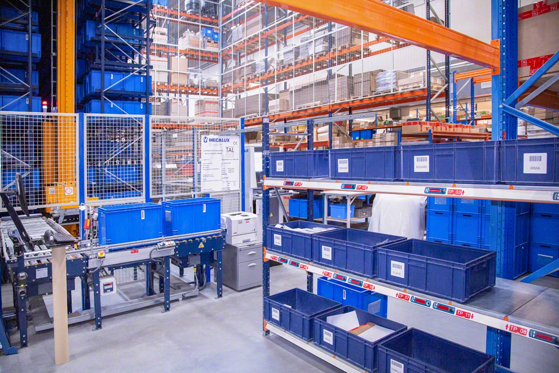 El SGA se integra con los sistemas de almacenaje y con otras soluciones tecnológicas del almacén, como los dispositivos pick-to-light