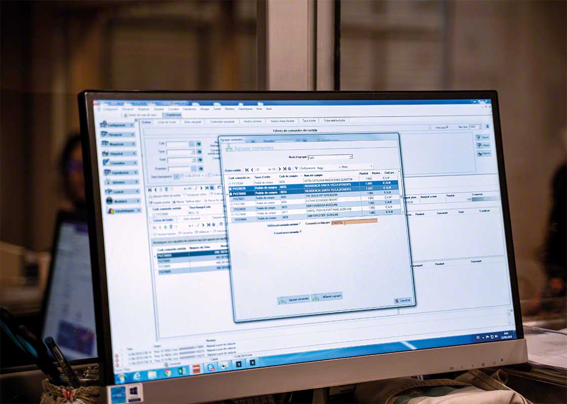 El software de gestión de almacenes es un ejemplo de tecnología que facilita la transformación digital en logística El software de gestión de almacenes es un ejemplo de tecnología que facilita la transformación digital en logística