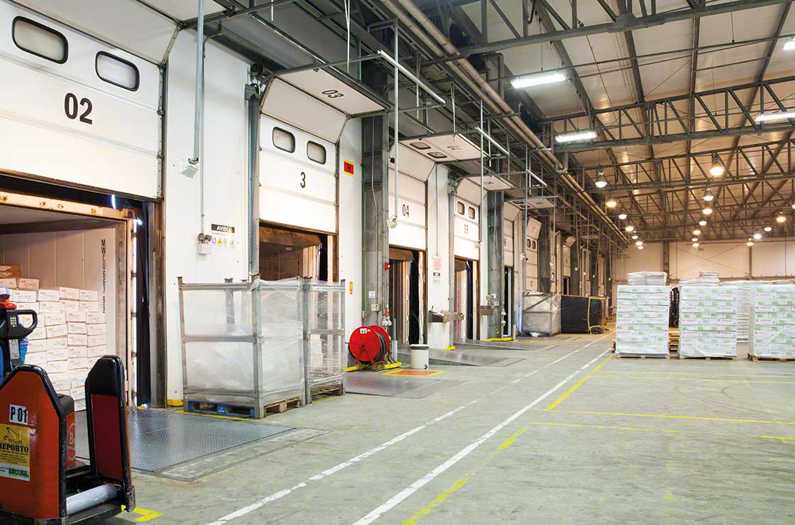 El transporte es uno de los servicios que más habitualmente gestionan los operadores logísticos El transporte es uno de los servicios que más habitualmente gestionan los operadores logísticos