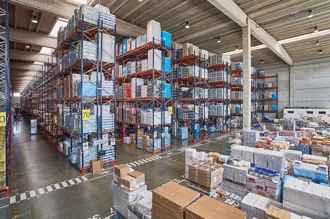 La enorme variedad de productos añade complejidad a la gestión de stock en el almacén La enorme variedad de productos añade complejidad a la gestión de stock en el almacén