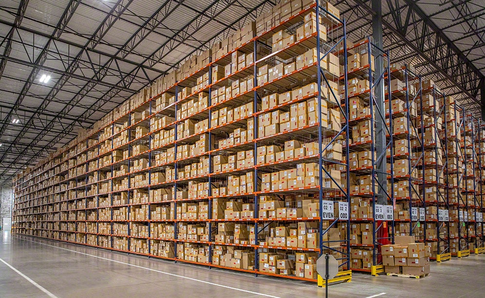 Adidas almacena 16 millones de cajas en las estanterías para palets