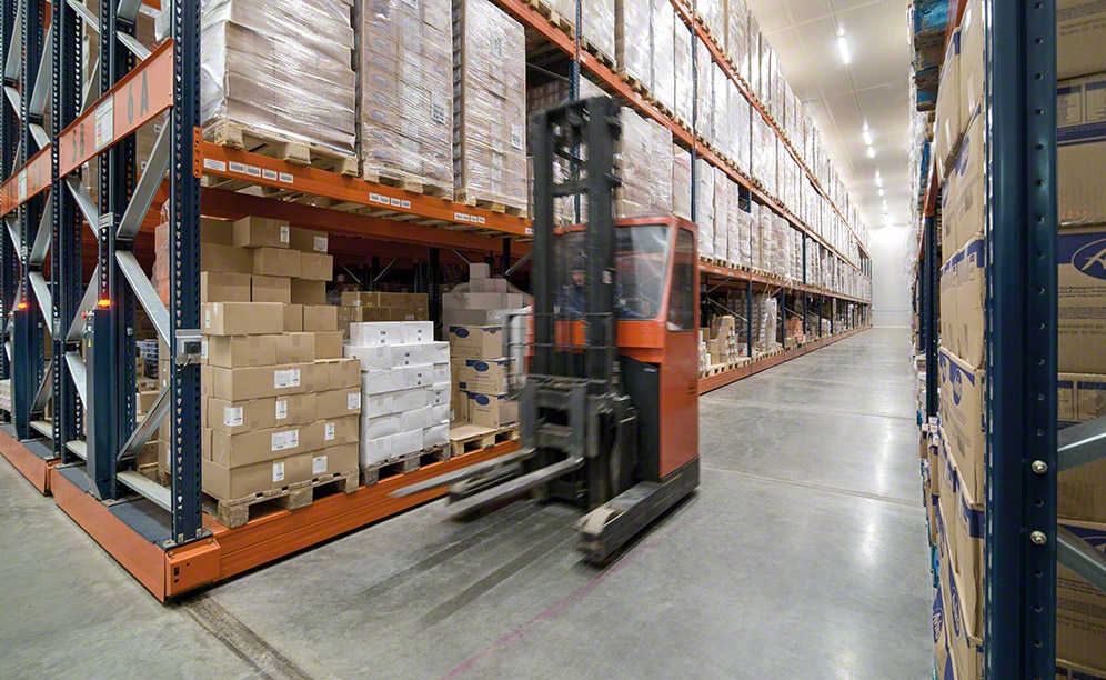 El almacén de alimentos congelados de Lechtom en Polonia El almacén de alimentos congelados de Lechtom en Polonia