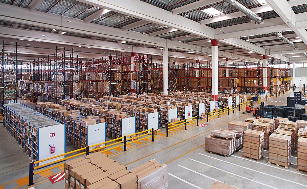 El almacén de Decathlon en Basiano con capacidad para 14.234 palets