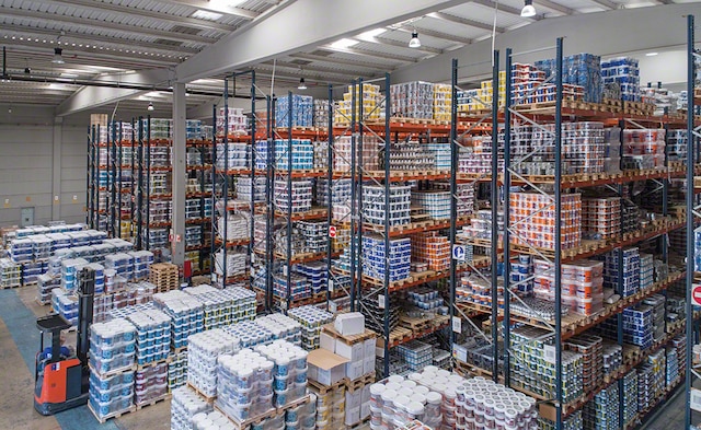 El almacén de pinturas decorativos de Pinturas Isaval en España