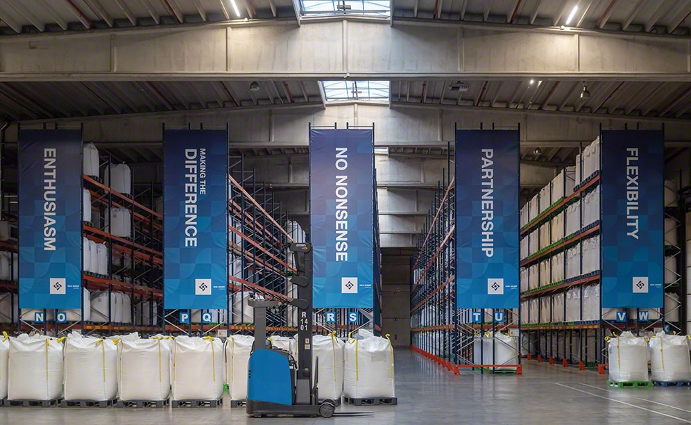 El almacén de Van Moer ofrece una capacidad de almacenaje para 15.345 palets