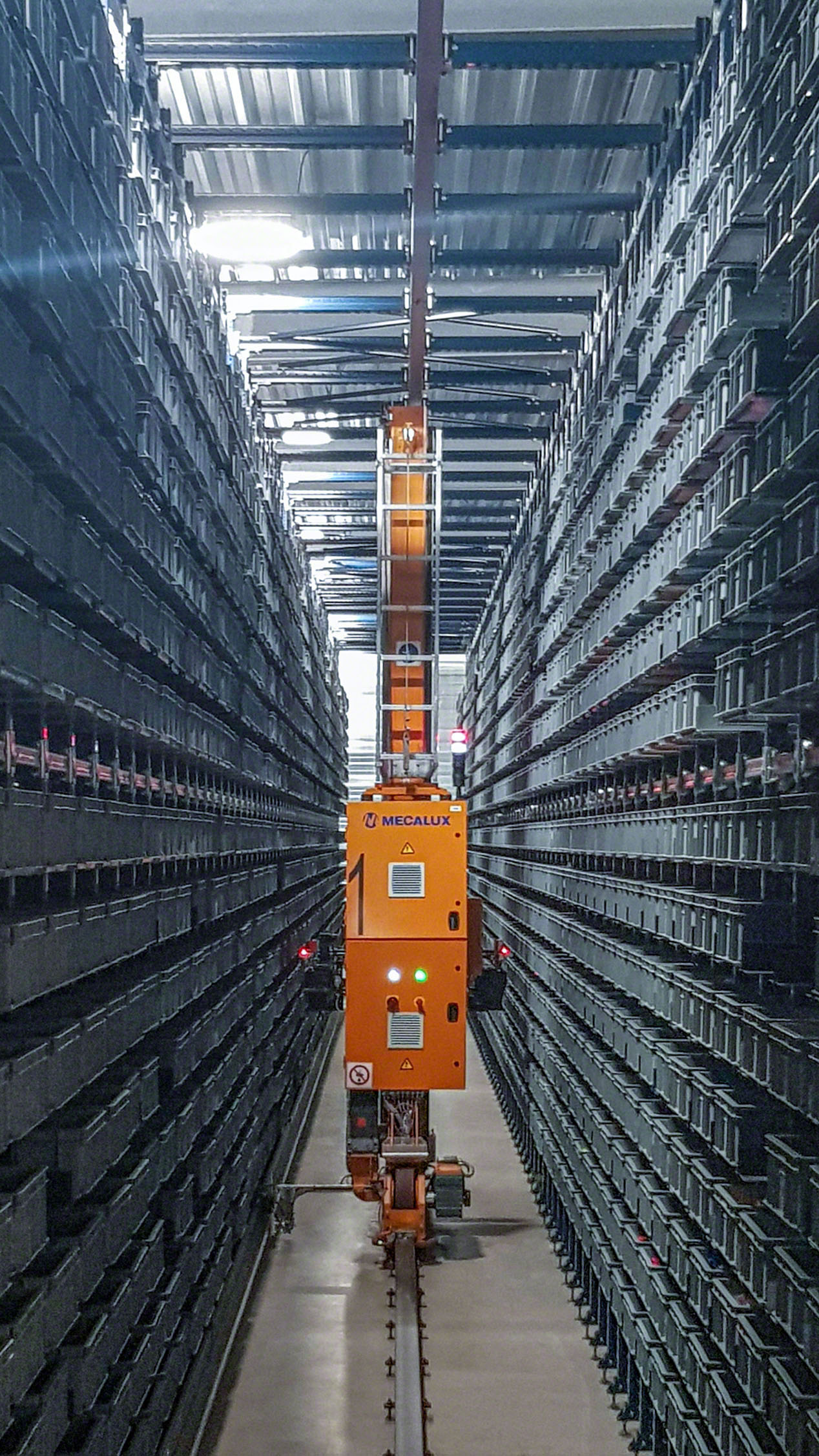 Almacenaje automático de 7.800 cajas con piezas de juguetes