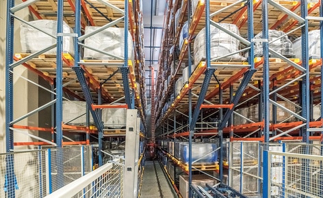 El fabricante de productos químicos Trumpler construye un almacén automático con transelevadores y transportadores junto a su fábrica de Barcelona El fabricante de productos químicos Trumpler construye un almacén automático con transelevadores y transportadores junto a su fábrica de Barcelona