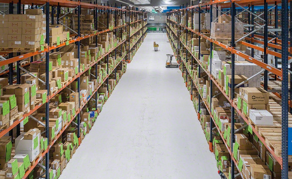 El sistema de paletización convencional proporciona acceso directo a las referencias, lo que agiliza las labores de almacenaje El sistema de paletización convencional proporciona acceso directo a las referencias, lo que agiliza las labores de almacenaje