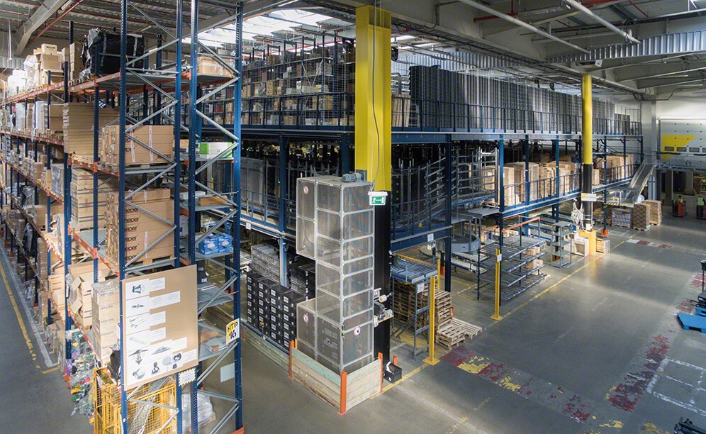 Con capacidad para 35.000 palets, el centro logístico del operador y distribuidor 3LP se convierte en uno de los más grandes y eficientes de Polonia Con capacidad para 35.000 palets, el centro logístico del operador y distribuidor 3LP se convierte en uno de los más grandes y eficientes de Polonia