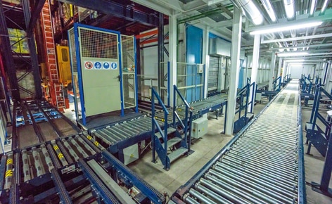 Un almacén automático autoportante integrado a la fábrica de elaboración, envasado y procesado más avanzada y sostenible de Europa Un almacén automático autoportante integrado a la fábrica de elaboración, envasado y procesado más avanzada y sostenible de Europa