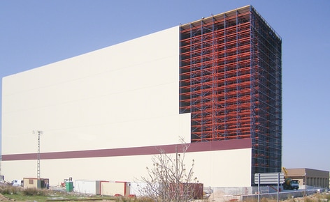 Delaviuda consigue una capacidad para 22.000 palets en 2.290 m² en su nuevo almacén automático de 42 metros de altura Delaviuda consigue una capacidad para 22.000 palets en 2.290 m² en su nuevo almacén automático de 42 metros de altura