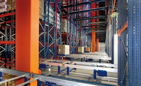 La compañía de alimentación Grupo Siro ha multiplicado su capacidad y productividad con un almacén automático autoportante de 35,5 m de altura
