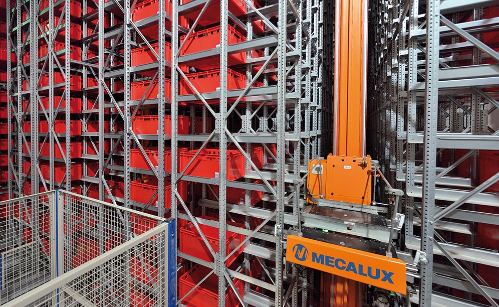 El almacén equipado con el sistema miniload, con una capacidad total de 19.848 cajas, permite abastecer con fluidez todos los puestos de picking y alcanzar el objetivo marcado por ZM Kania