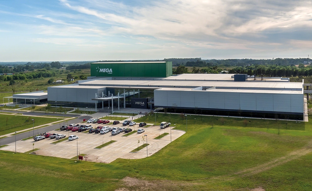 Mecalux ha construido para Mega Pharma un nuevo almacén automático autoportante en Uruguay con una capacidad que supera los 6.900 palets
