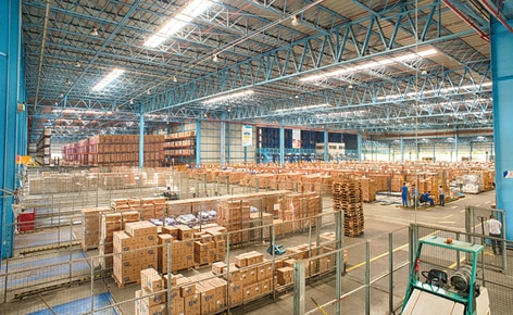 La empresa brasileña Ypê mejora su productividad gracias a un gran almacén automático con una amplia zona de preparación de pedidos La empresa brasileña Ypê mejora su productividad gracias a un gran almacén automático con una amplia zona de preparación de pedidos