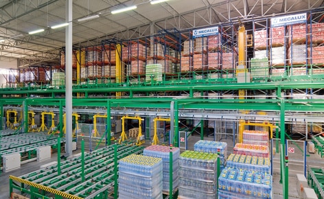 Un almacén automático de alto rendimiento para uno de los principales fabricantes de bebidas de Polonia Un almacén automático de alto rendimiento para uno de los principales fabricantes de bebidas de Polonia