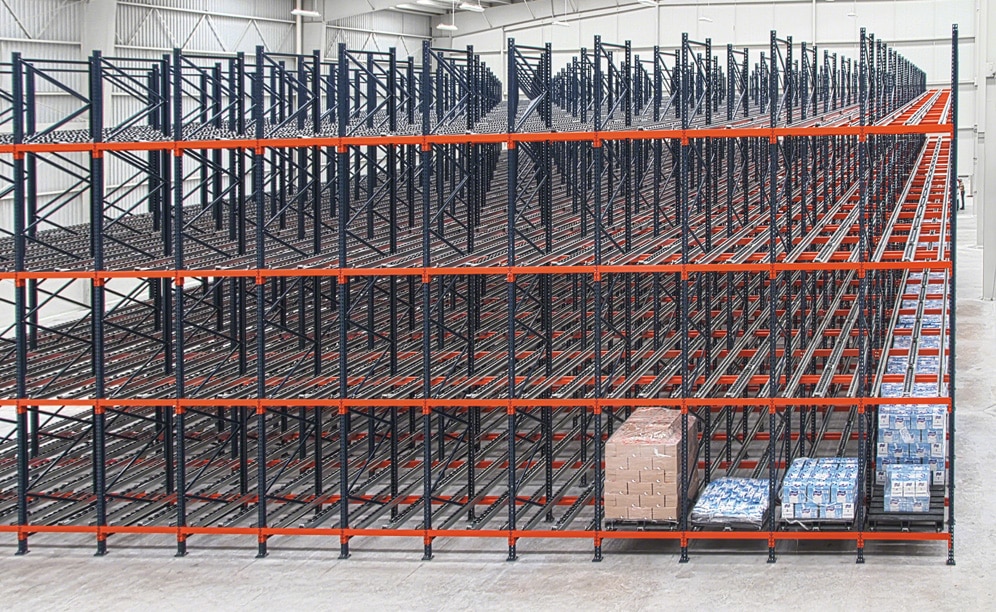 El almacén de MIYM tiene una capacidad de almacenaje superior a los 1.232 palets