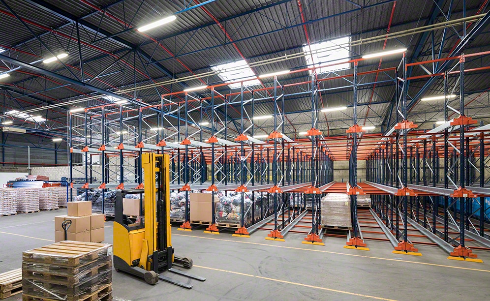 Les estanterías de Croix Rouge pueden almacenar hasta 2.322 palets Les estanterías de Croix Rouge pueden almacenar hasta 2.322 palets