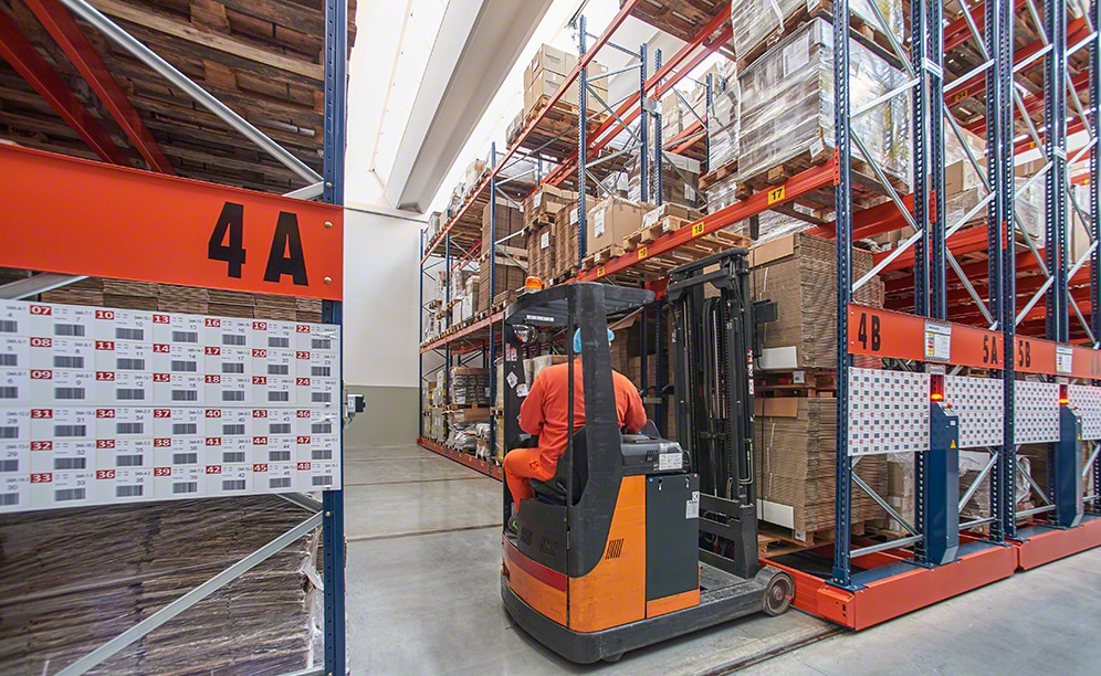 Máxima capacidad de chocolates y dulces en el nuevo almacén de Del Conte Máxima capacidad de chocolates y dulces en el nuevo almacén de Del Conte