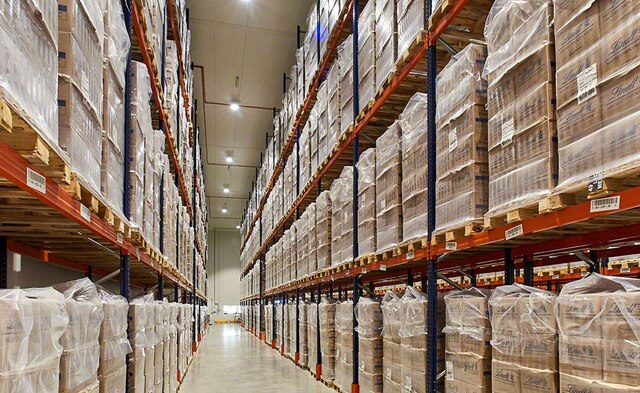 Estanterías para palets en el almacén de Brivio & Viganò en Italia