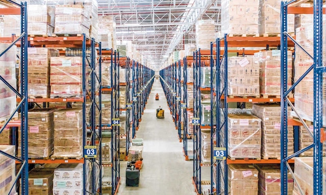 Las estanterías para palets de Mecalux miden 9 m de altura