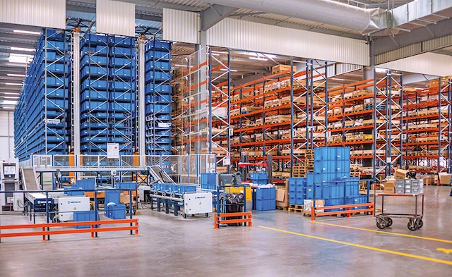 El nuevo centro de distribución de Grégoire-Besson está formado por un almacén automático de cajas miniload, estanterías de paletización convencional y estanterías cantilever