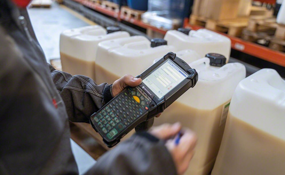 Easy WMS organiza los componentes para máquinas de impresión en el almacén