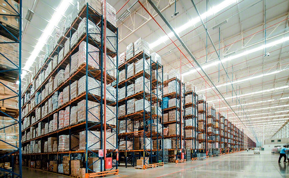 El centro de distribución de Armazém Mateus destaca por sus enormes dimensiones y por proporcionar una capacidad de almacenaje para más de 91.300 palets