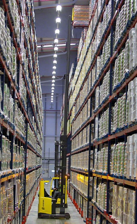 El último nivel de almacenaje se halla a 12 m de altura
