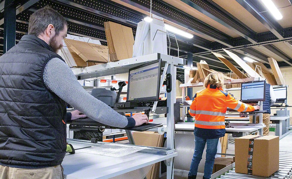 Proceso de empaquetado y expedición de pedidos en el almacén de SurDiscount