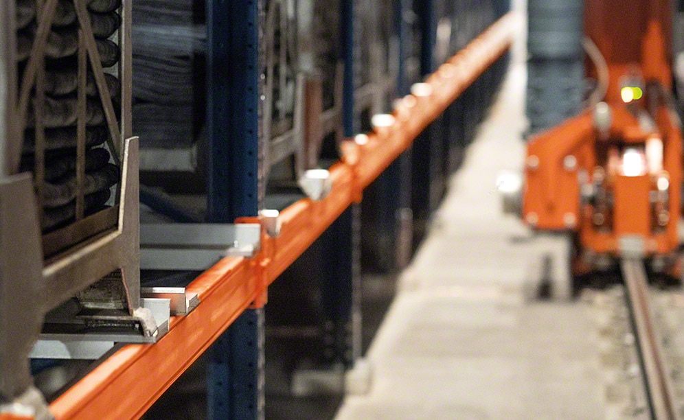 Soportes para facilitar el almacenaje de los contenedores metálicos Soportes para facilitar el almacenaje de los contenedores metálicos